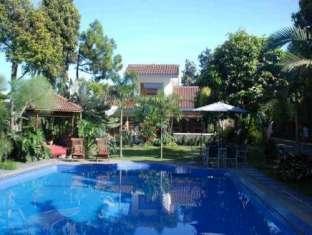 Five Cloves Pool Villa Lembang Εξωτερικό φωτογραφία